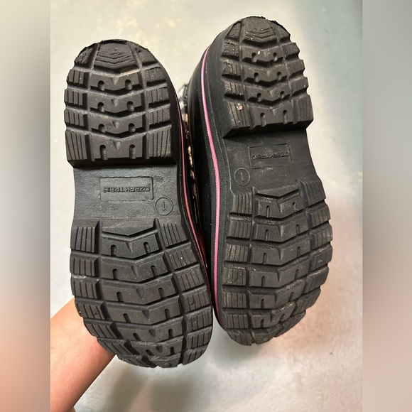 Ozark Trail girls snow boots size 1, worn once - Picture 5 of 6